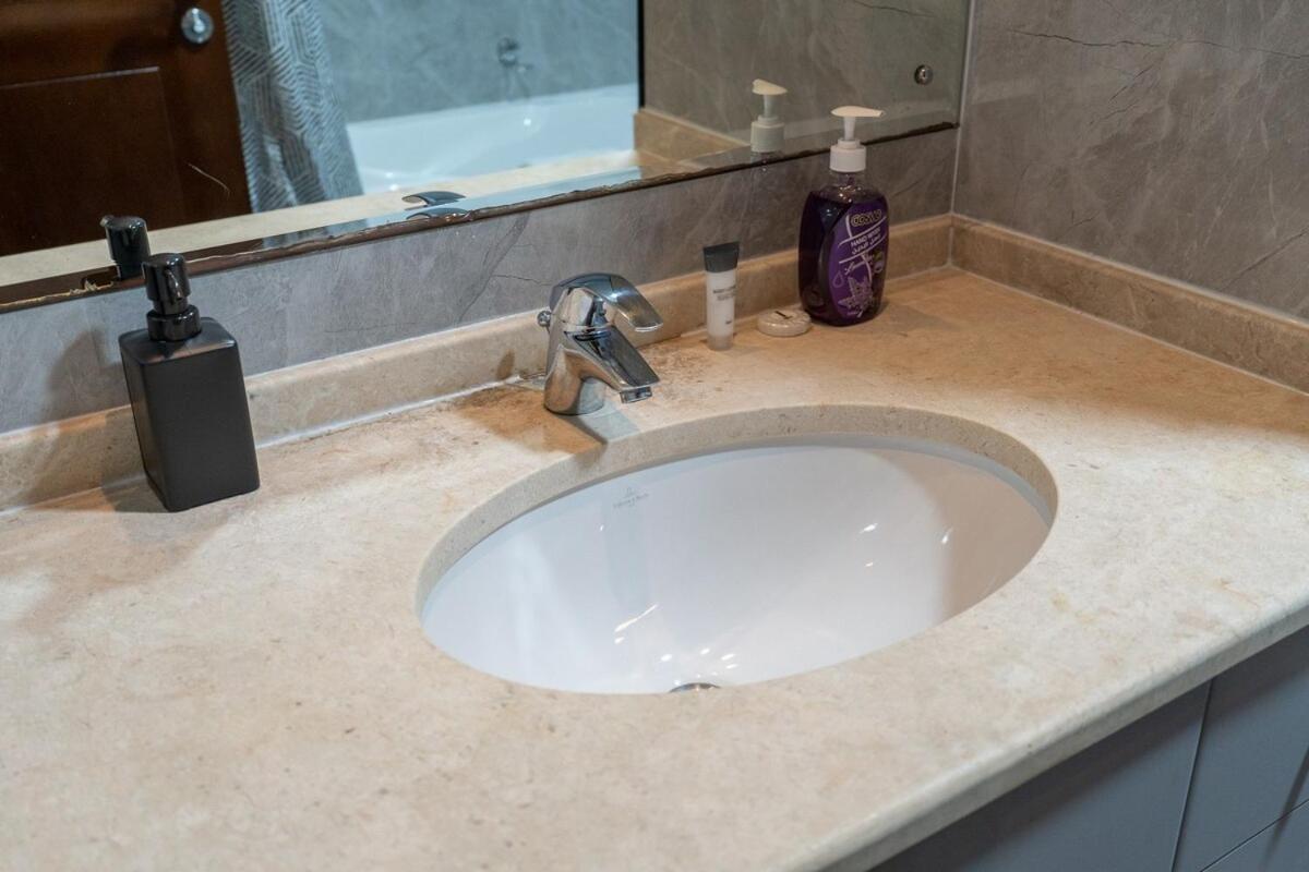 Relaxing Modern For 4 In Business Bay Dubai
