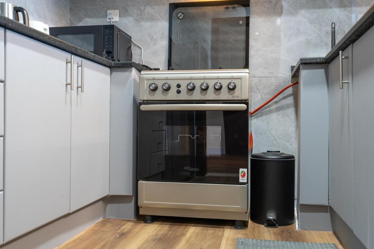 Apartment Relaxing Modern For 4 In Business Bay *