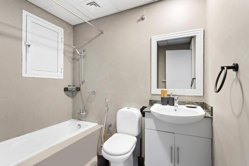 Urban Luxury Furnished 1 Bhk With Gym And Pool Access Dubai