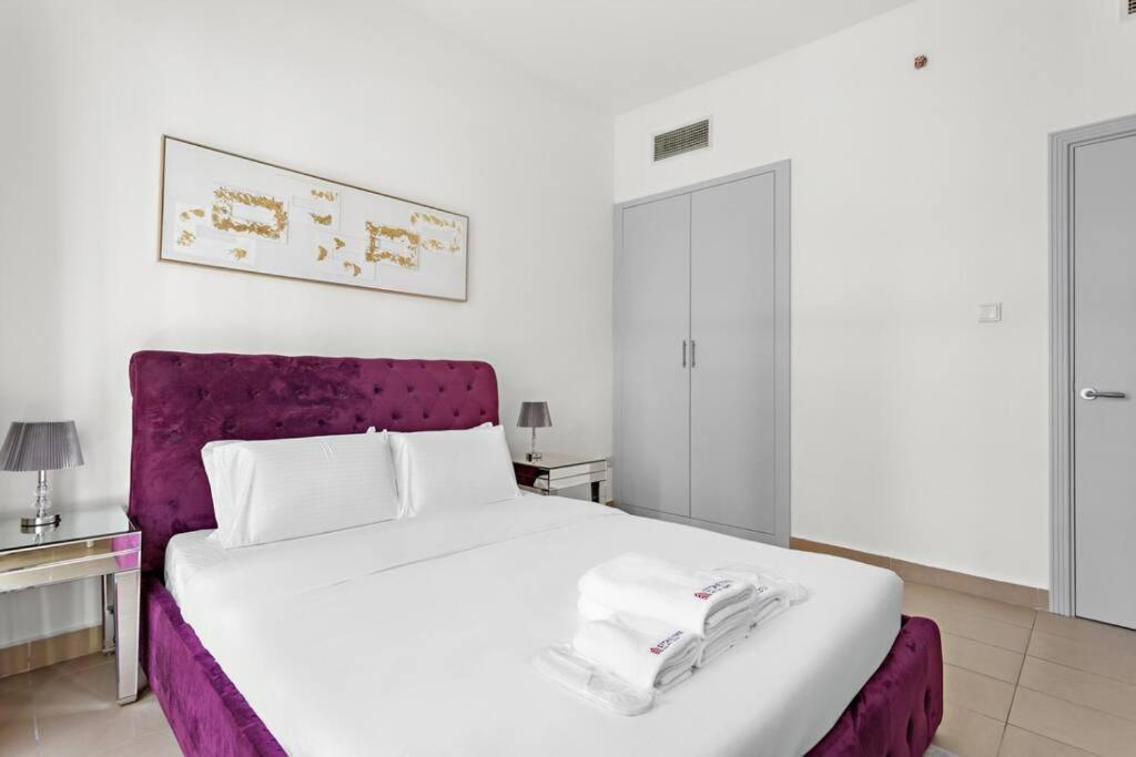 Urban Luxury Furnished 1 Bhk With Gym And Pool Access *