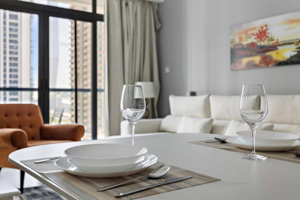 Apartment Urban Luxury Furnished 1 Bhk With Gym And Pool Access *