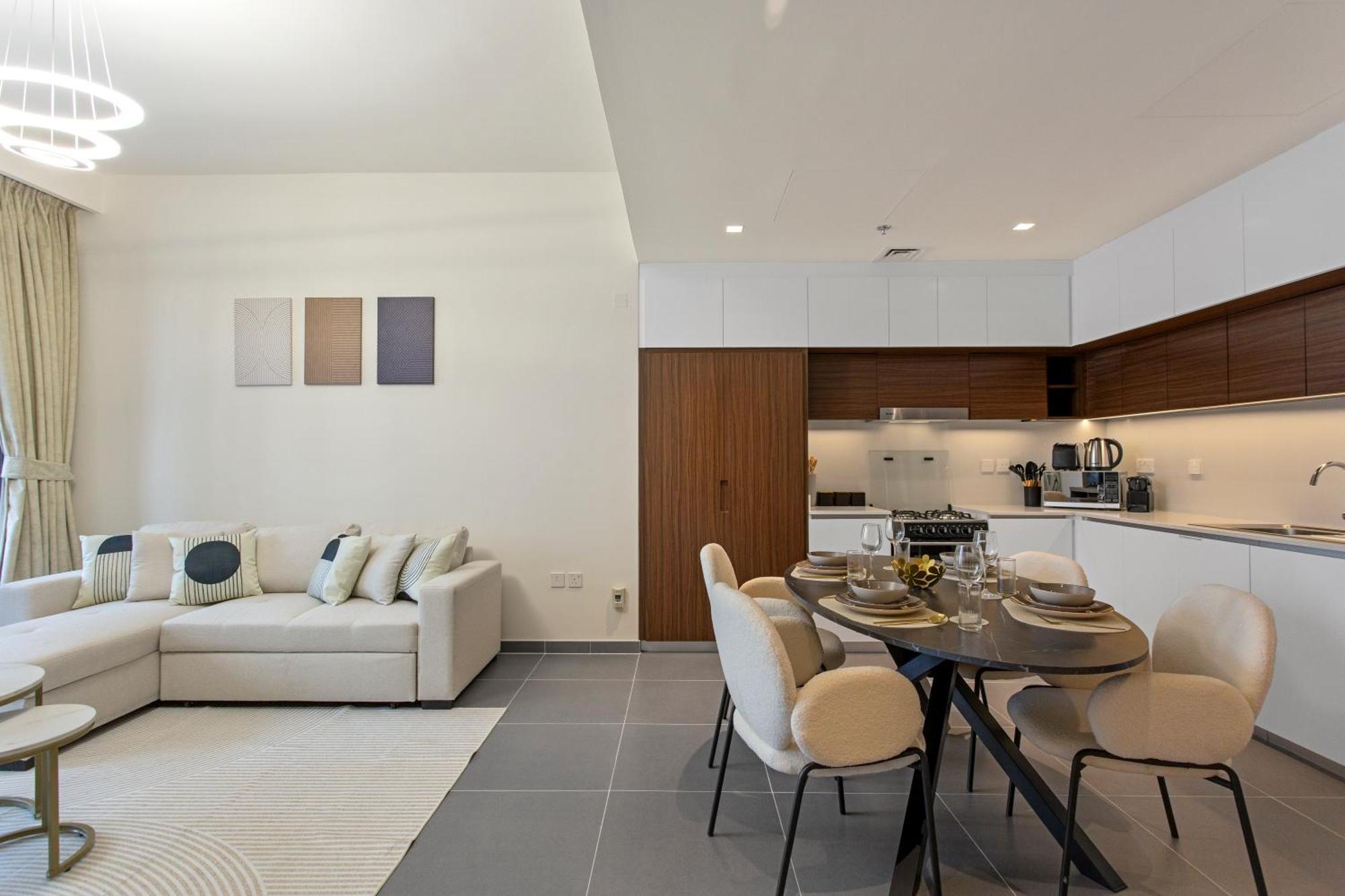 Stunning 1bdr With Style In Creek Harbour *