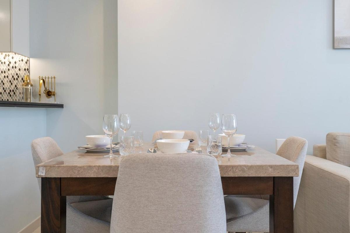 Prestigious 2-bedroom With Easy City Access In Business Bay Apartment *