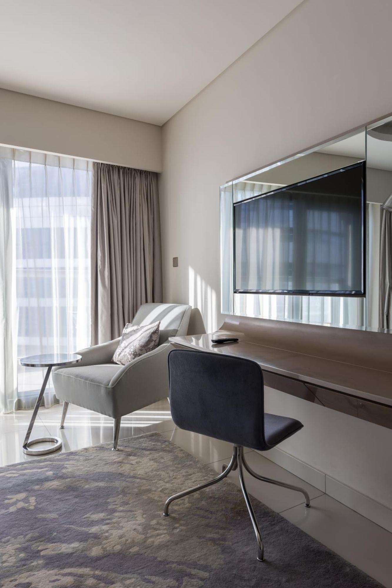 Cozy 1br With Balcony Great View, Damac Towers *