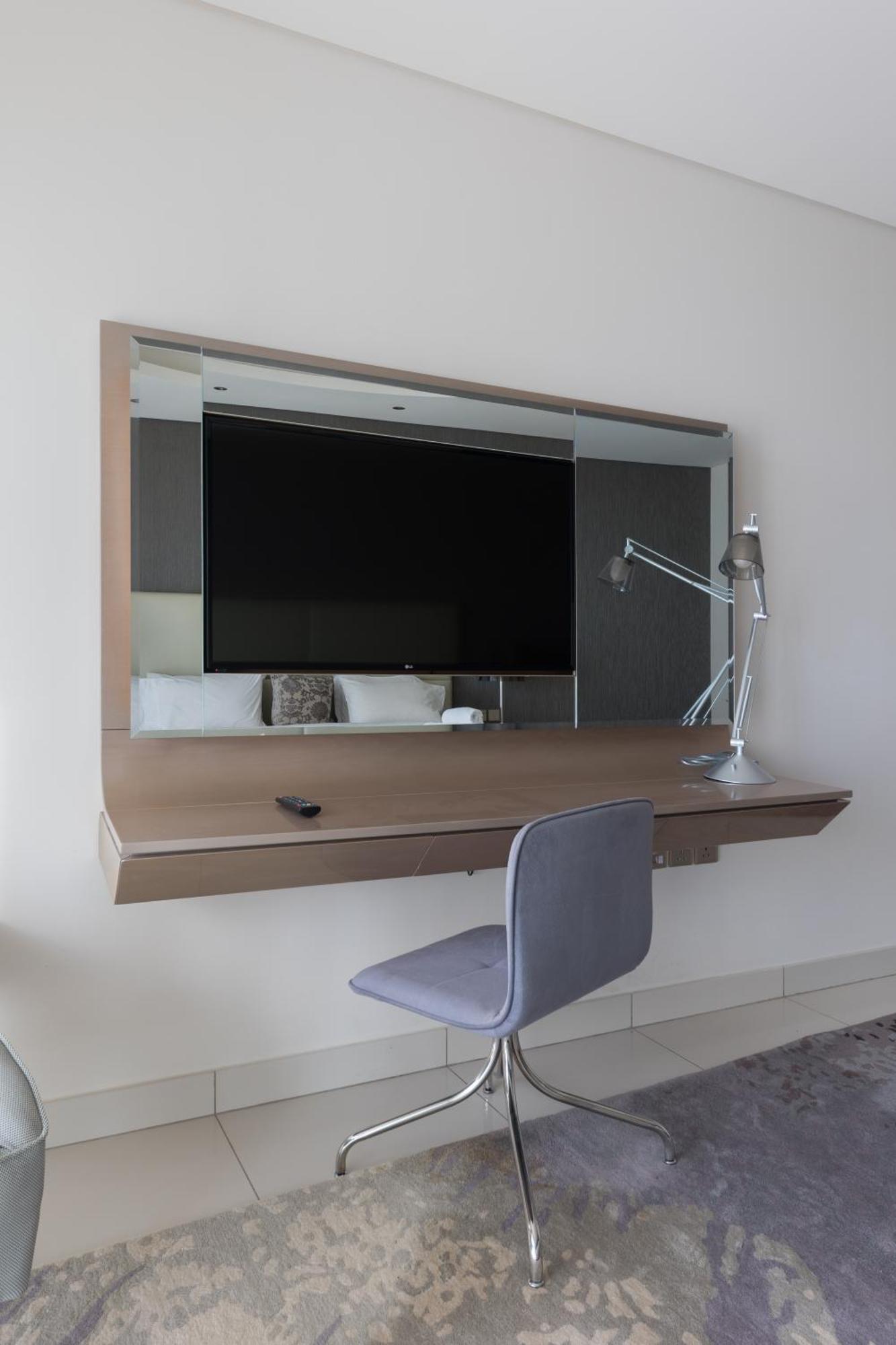 Cozy 1br With Balcony Great View, Damac Towers Apartment *