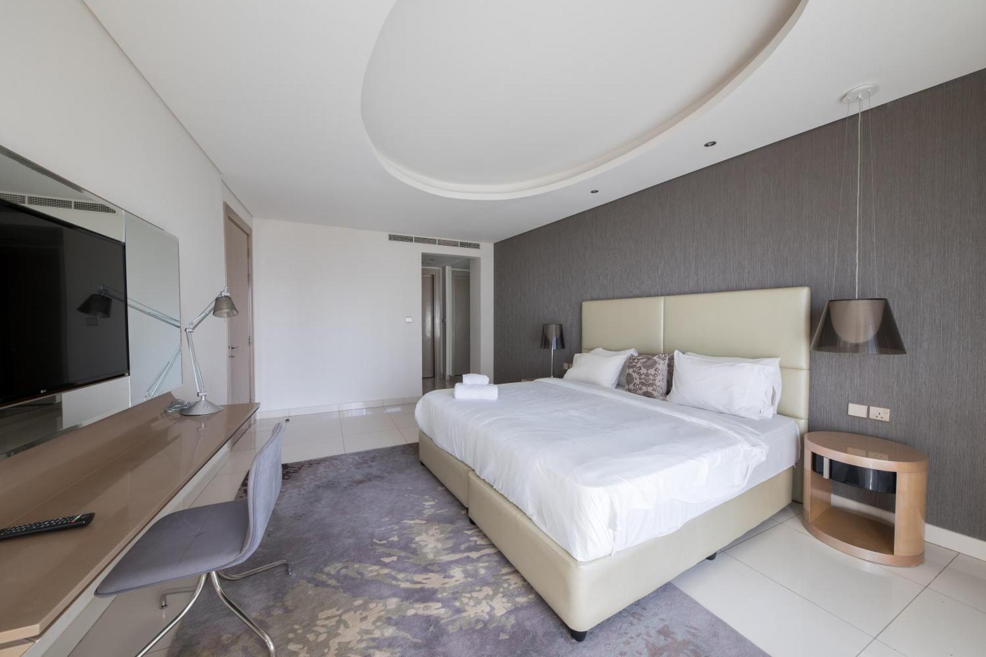 Cozy 1br With Balcony Great View, Damac Towers Dubai