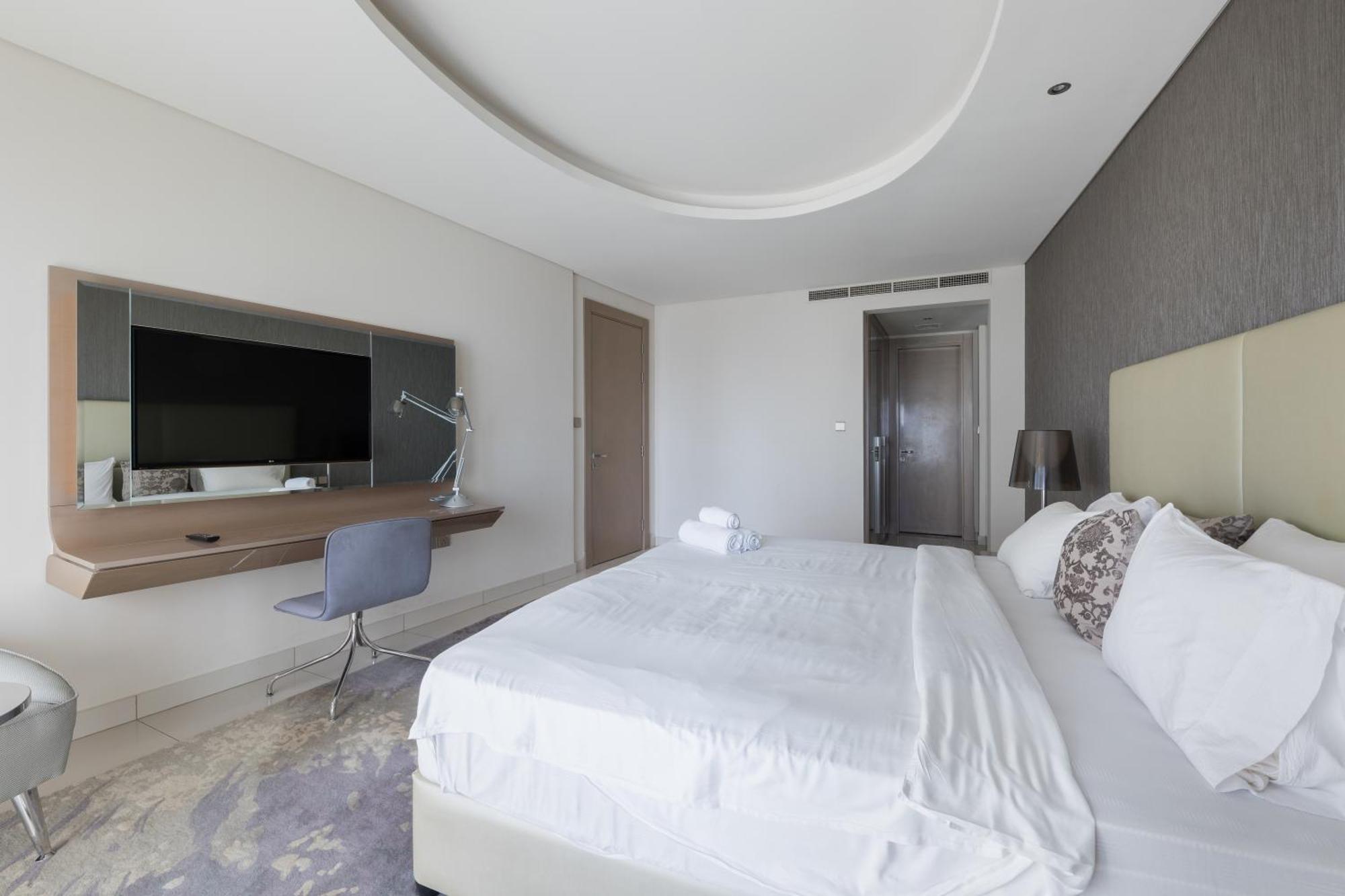 Cozy 1br With Balcony Great View, Damac Towers * Dubai