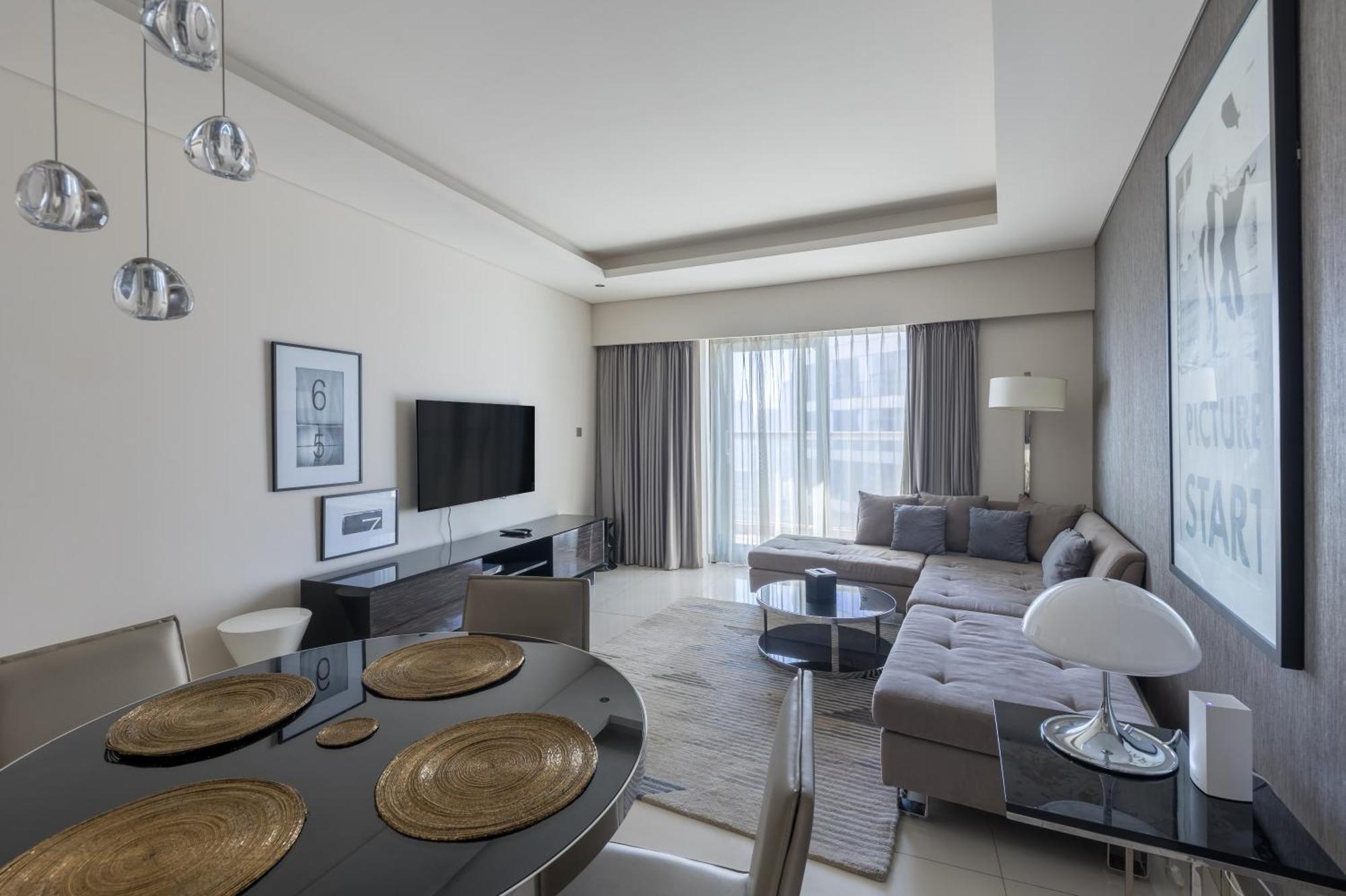 Apartment Cozy 1br With Balcony Great View, Damac Towers *