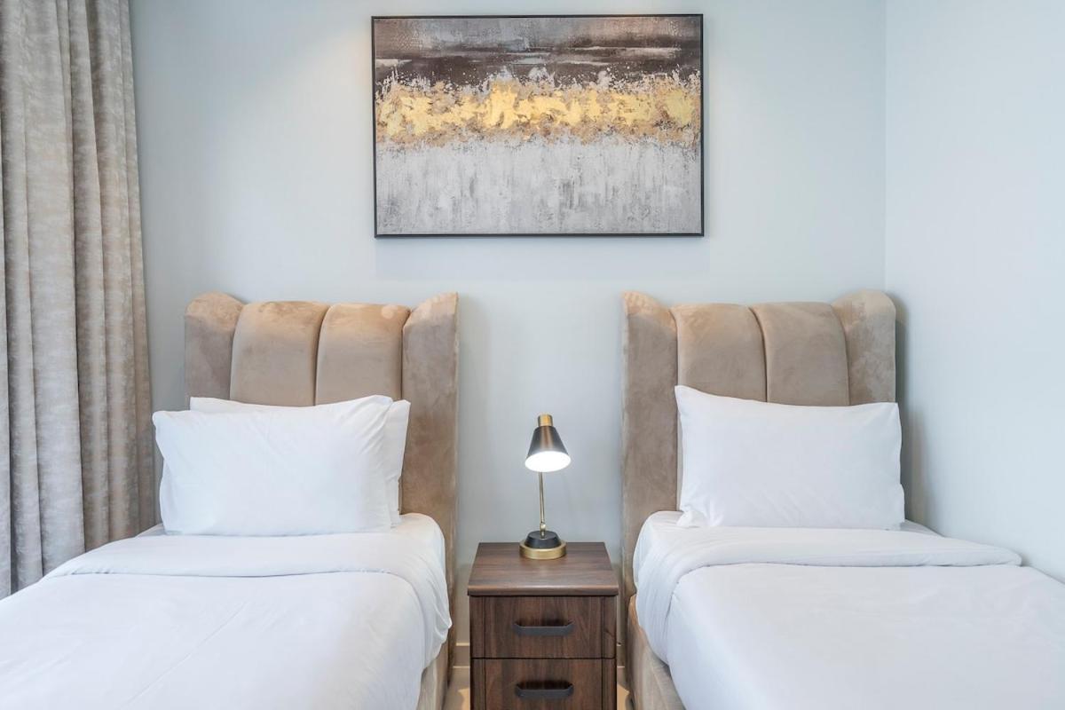 Apartment Prestigious 2-bedroom With Easy City Access In Business Bay