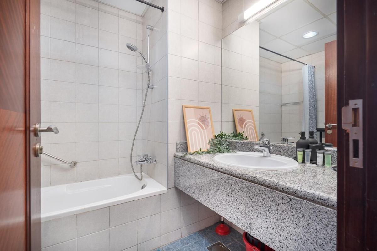 Trendy With Fitted Kitchen In Discovery Gardens