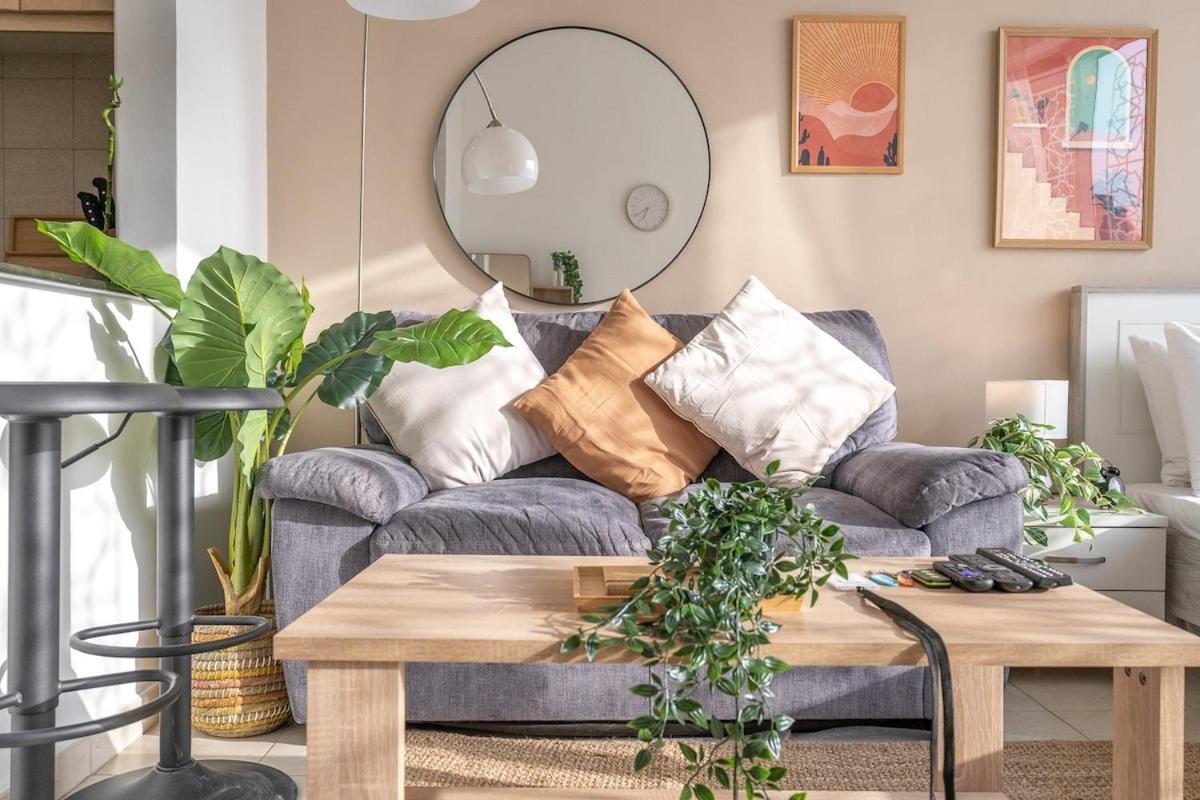 Apartment Trendy With Fitted Kitchen In Discovery Gardens *