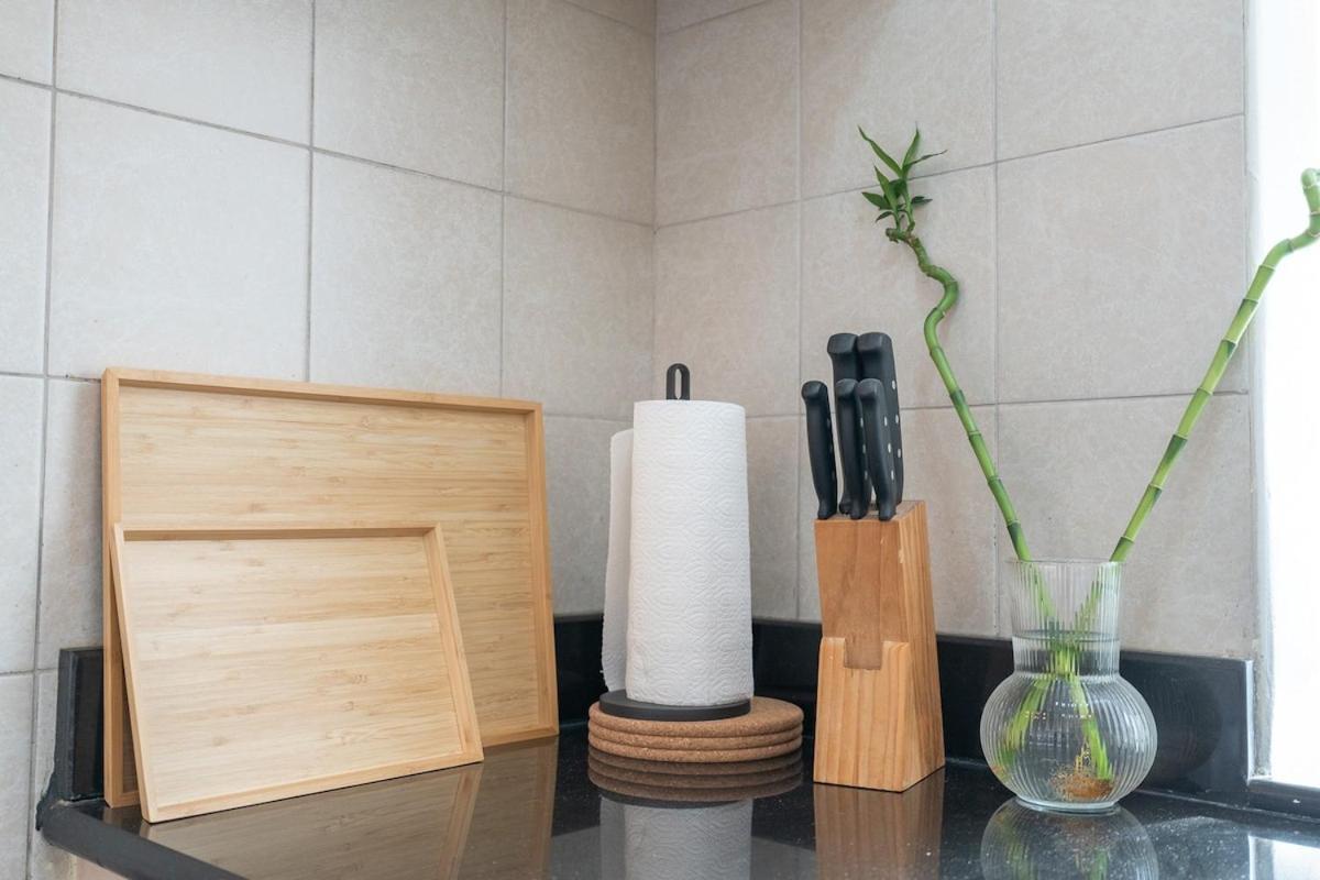 Trendy With Fitted Kitchen In Discovery Gardens Apartment Dubai