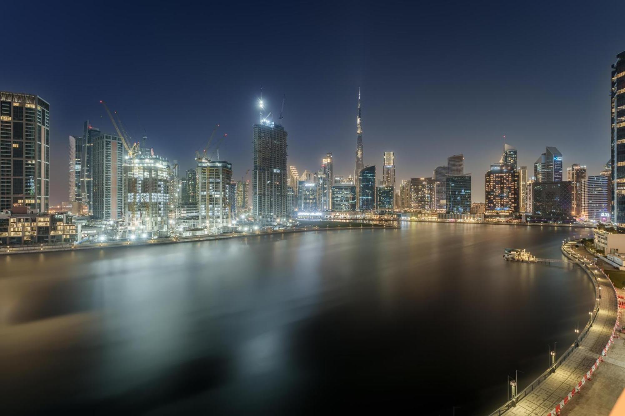 Apartment In Business Bay With Stunning Views Of Burj Khalifa & Canal