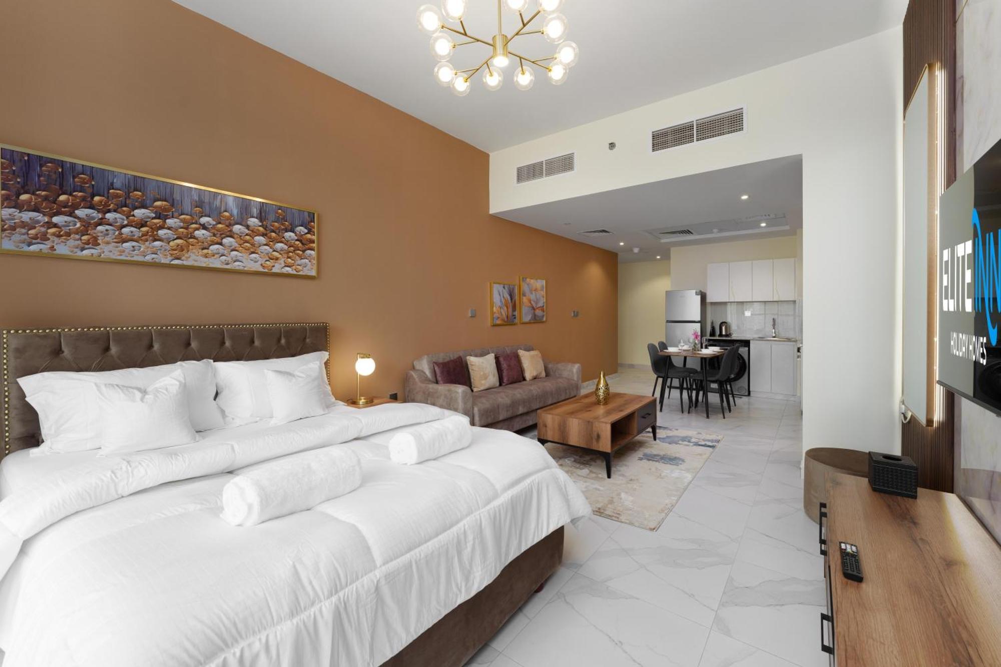 In Business Bay With Stunning Views Of Burj Khalifa & Canal * Dubai