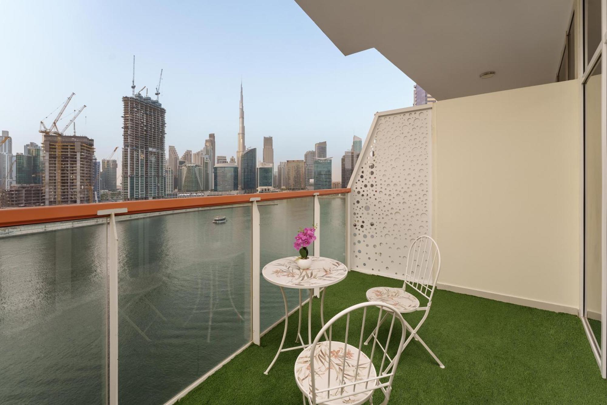 In Business Bay With Stunning Views Of Burj Khalifa & Canal Apartment Dubai