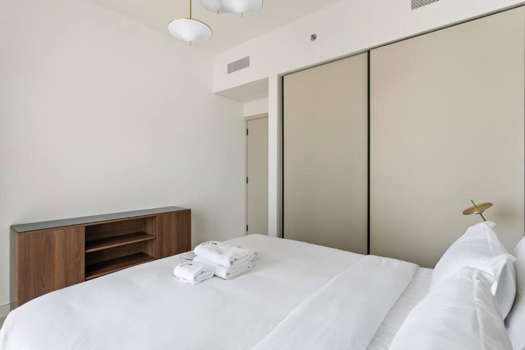 Chic Comfort Fully Furnished 1 Bhk With Sea View And Access Dubai