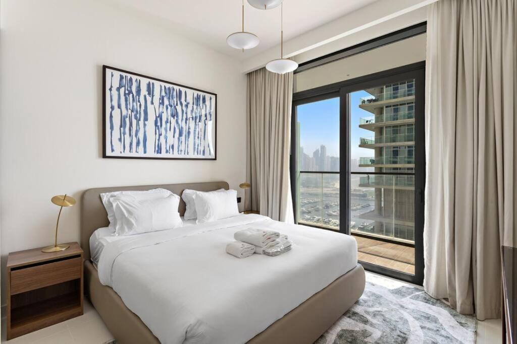 Chic Comfort Fully Furnished 1 Bhk With Sea View And Access