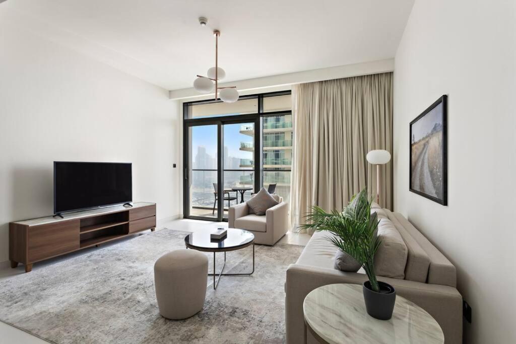 Chic Comfort Fully Furnished 1 Bhk With Sea View And Access Dubai