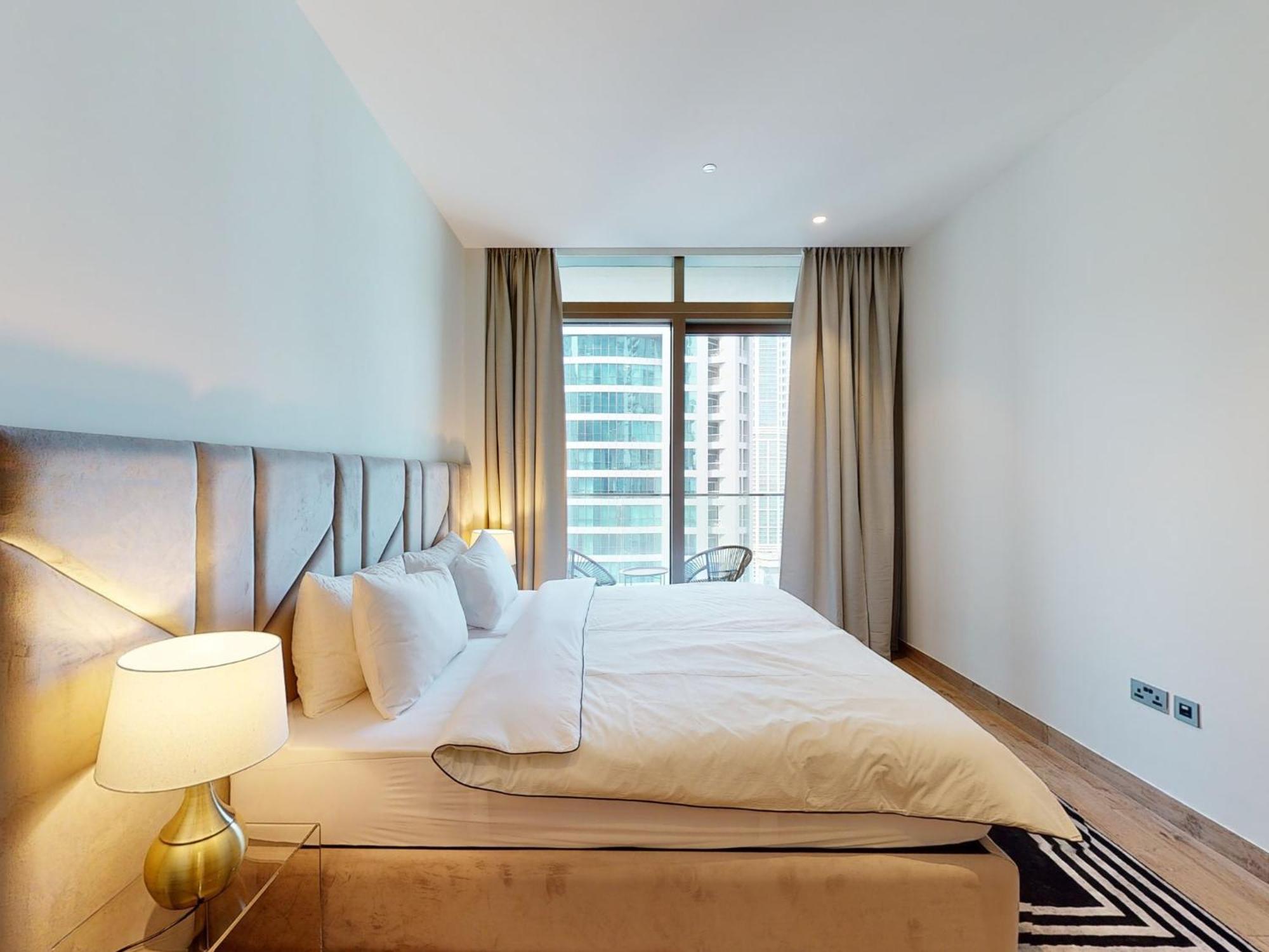 Luxury 5 Star Marina Apartment
