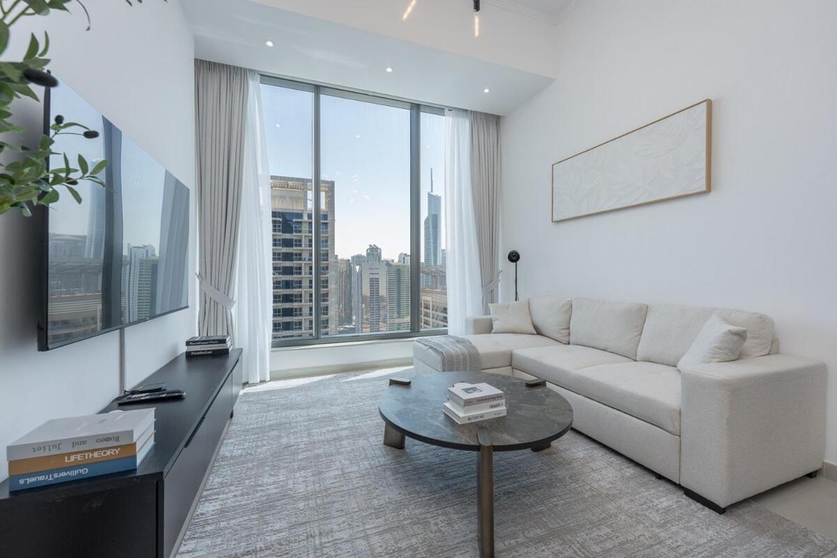 Elegant 1-bedroom With Skyline Views In Marina