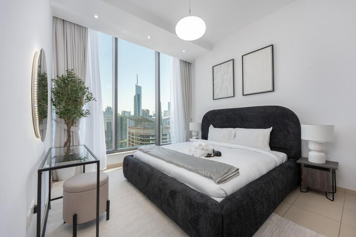 Elegant 1-bedroom With Skyline Views In Marina Apartment Dubai