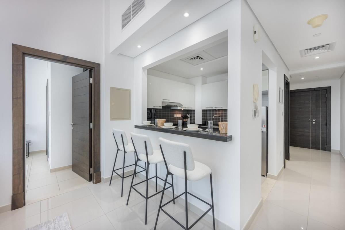 Elegant 1-bedroom With Skyline Views In Marina Apartment *