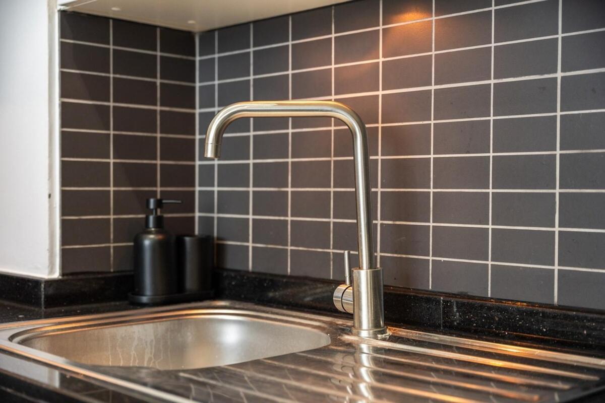 Elegant 1-bedroom With Skyline Views In Marina Apartment Dubai