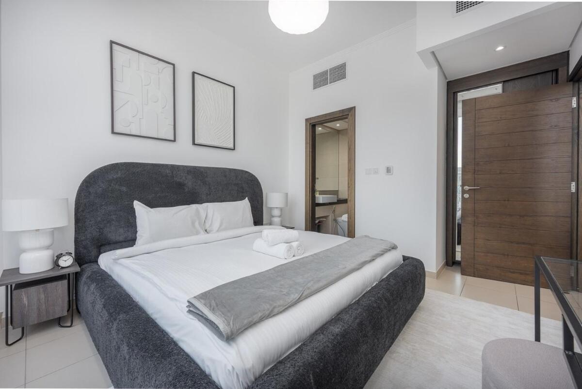 Elegant 1-bedroom With Skyline Views In Marina Apartment