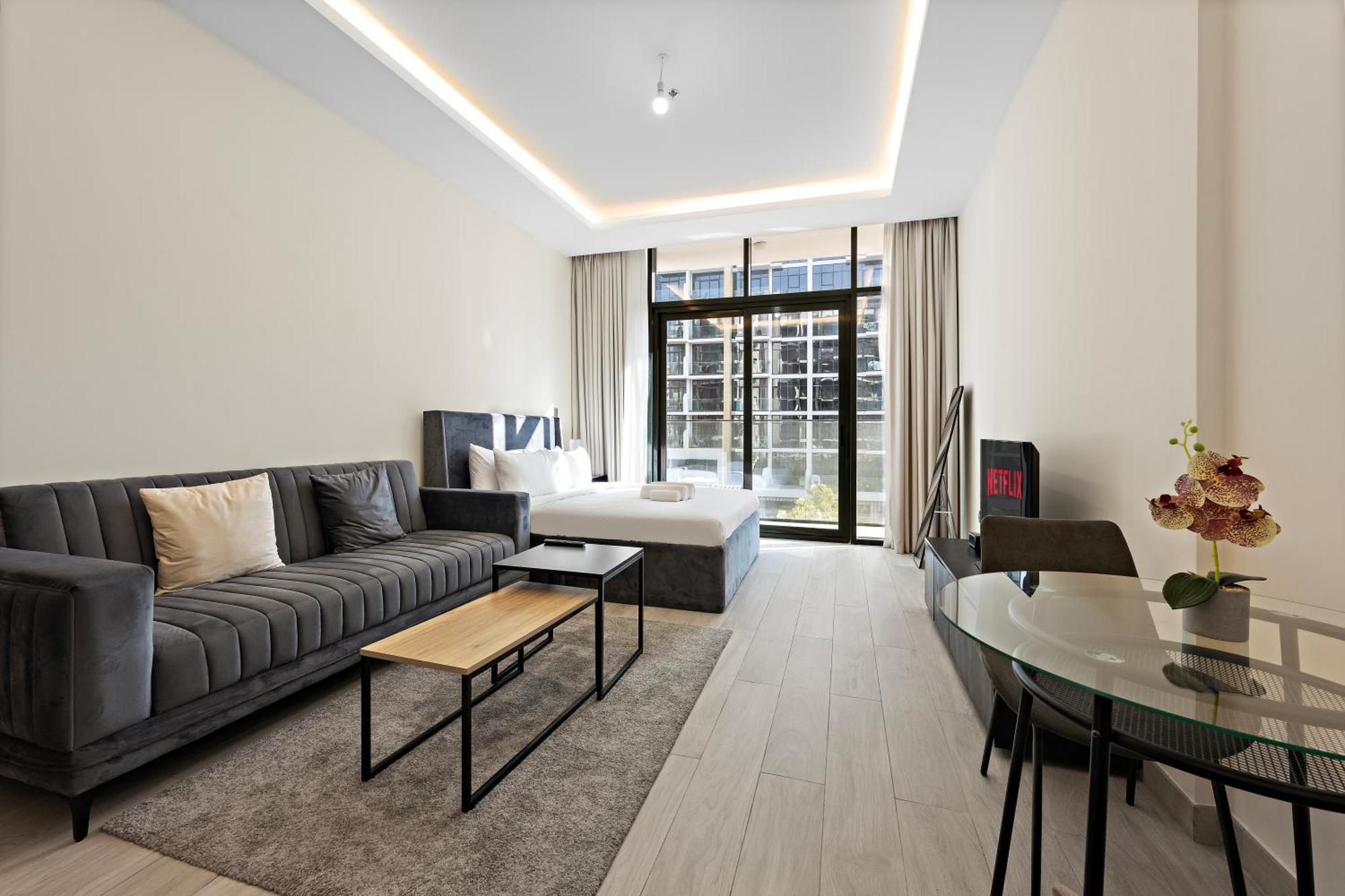 Lovely With Pool And Gym Apartment Dubai