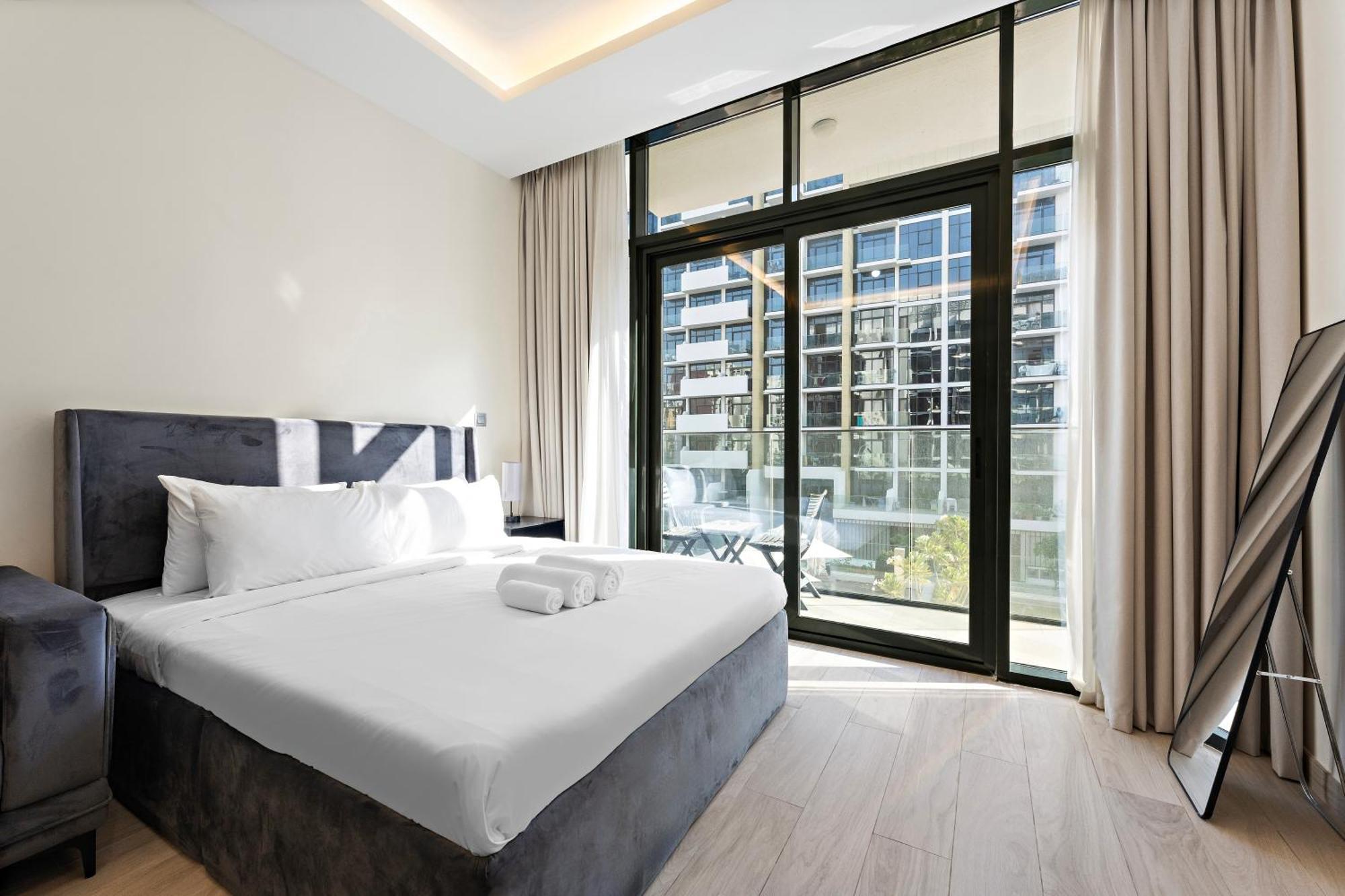 Apartment Lovely With Pool And Gym Dubai