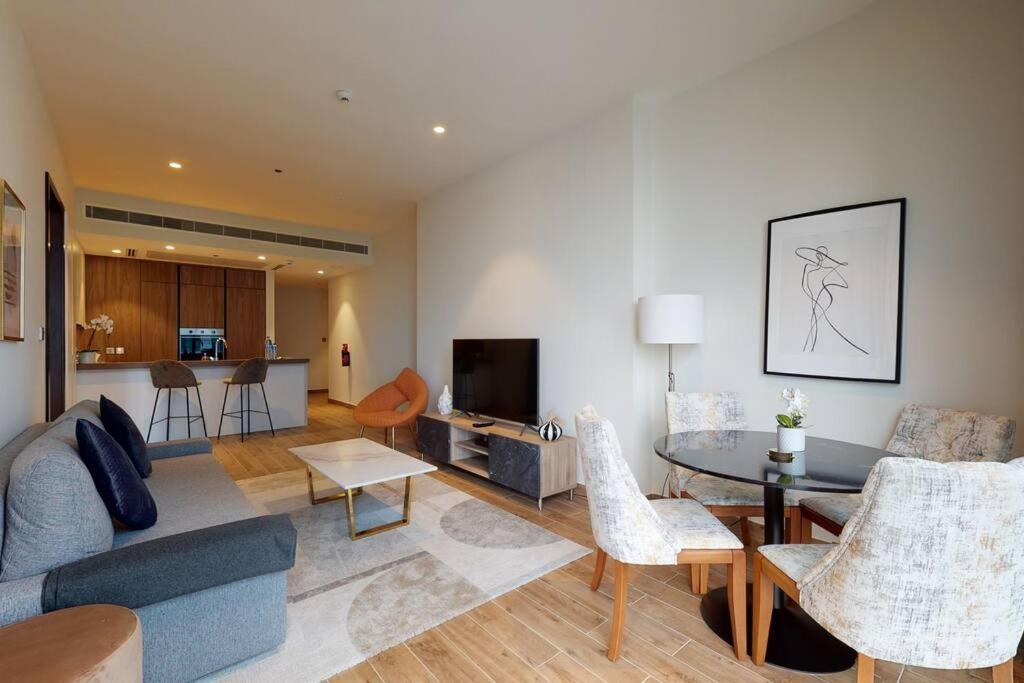 Beautiful Getaway Marina Apartment