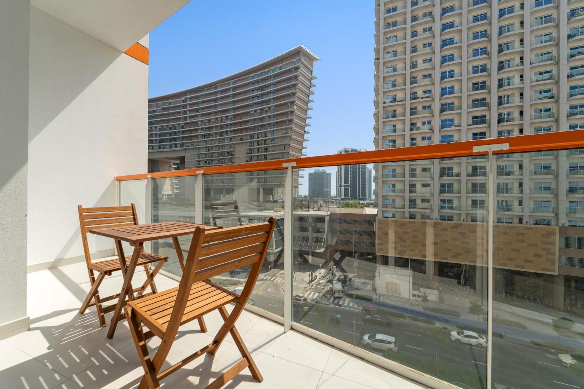Apartment Lovely 2br With Pool, Gym & Kid's Playground Dubai