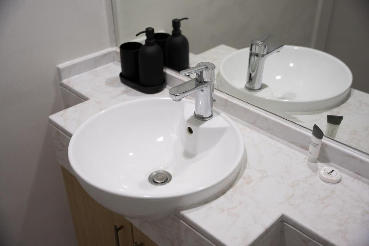 Stylish 1br Urban Living In Marina Apartment