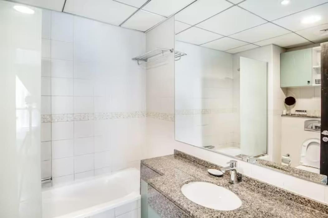 Apartment Relaxing 1-bedroom Perfect For A Family In Marina