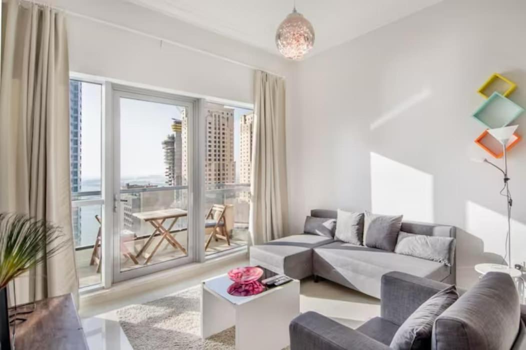 Relaxing 1-bedroom Perfect For A Family In Marina Apartment Dubai