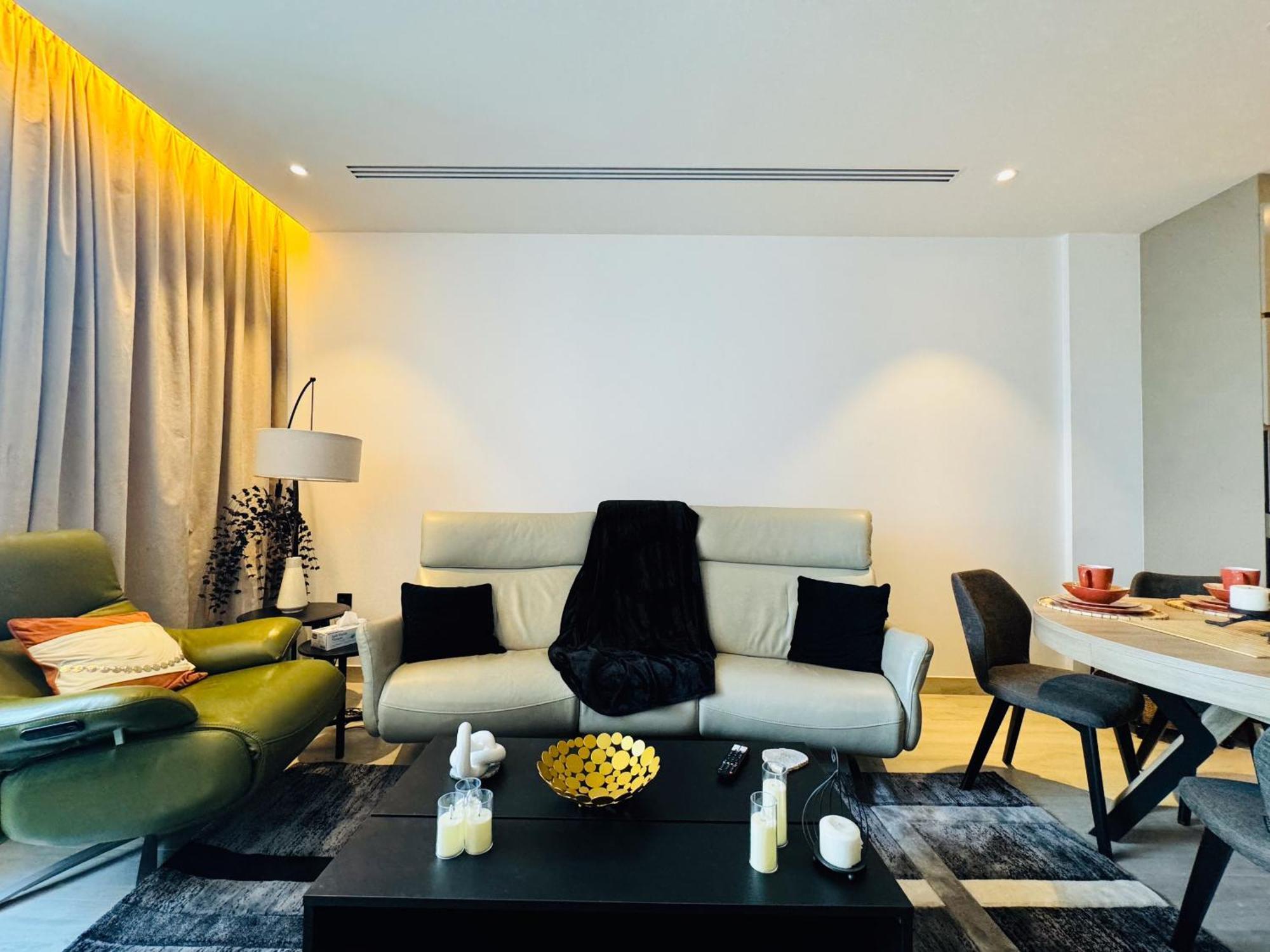 The Ivy Tower-1br Urban Elegance In Jvt Apartment