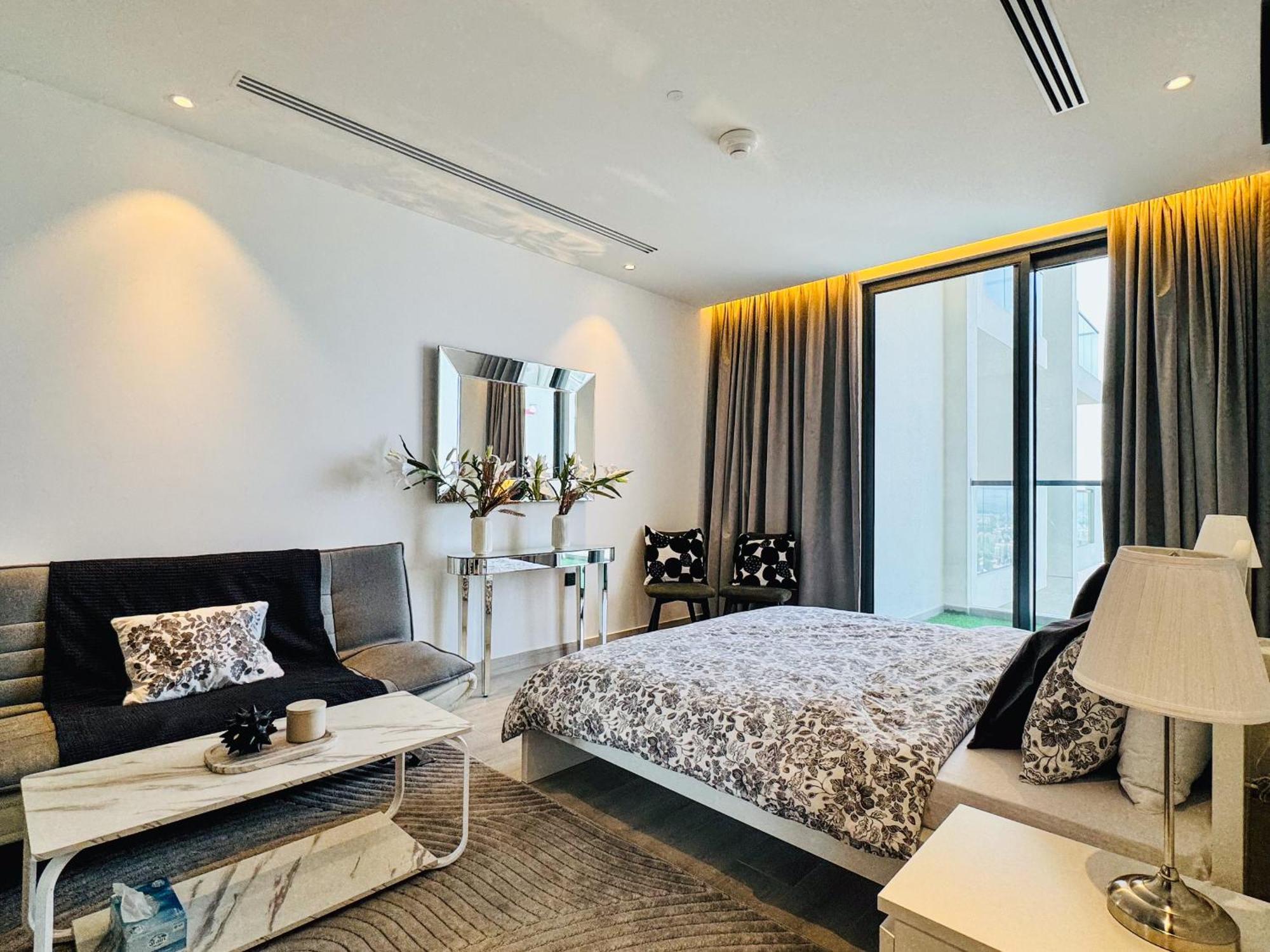 The Ivy Tower-1br Urban Elegance In Jvt