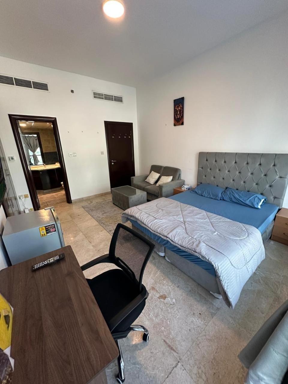 Marina Comfort With Bath Inside * Dubai