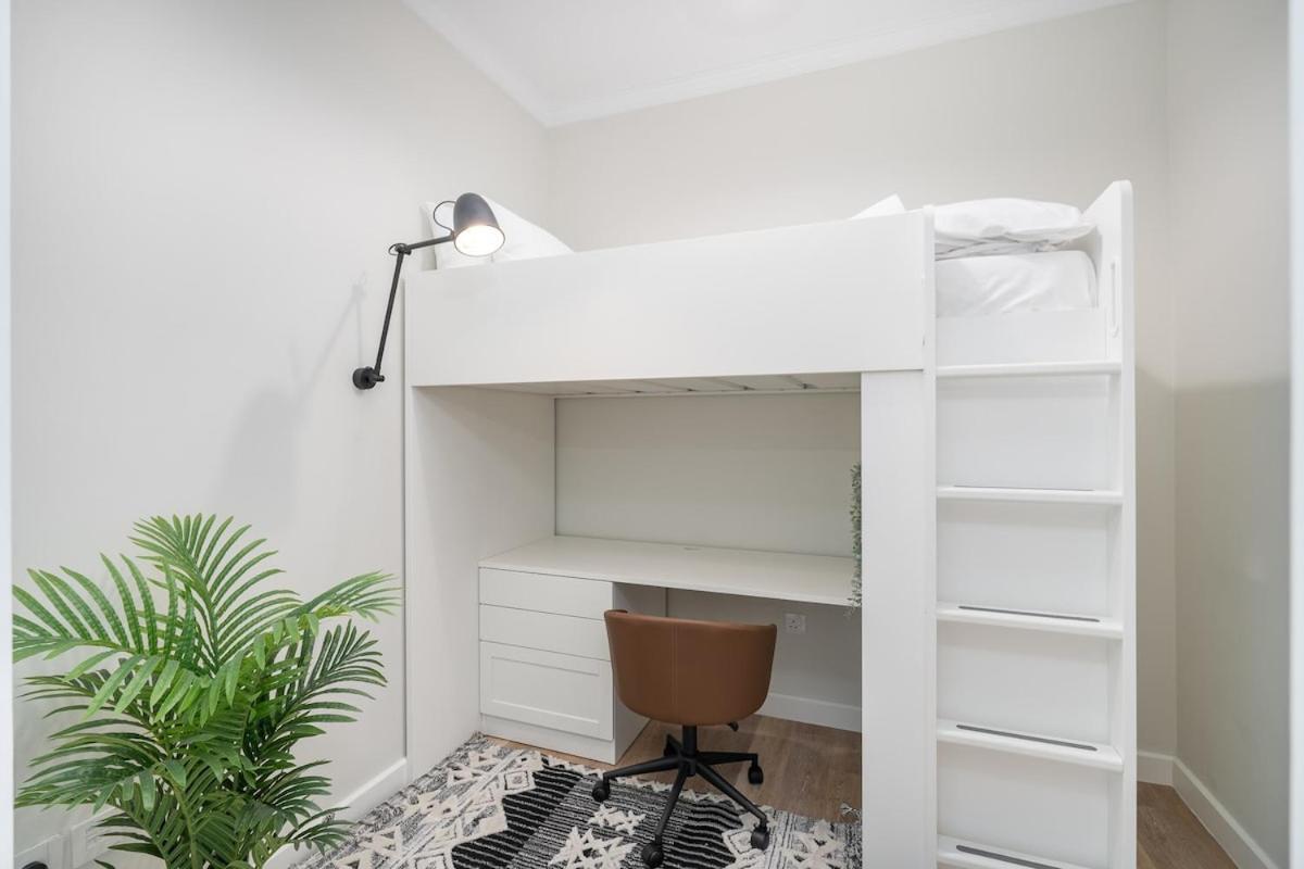 Apartment Luxury 7-sleeper With Spectacular Views In Marina *