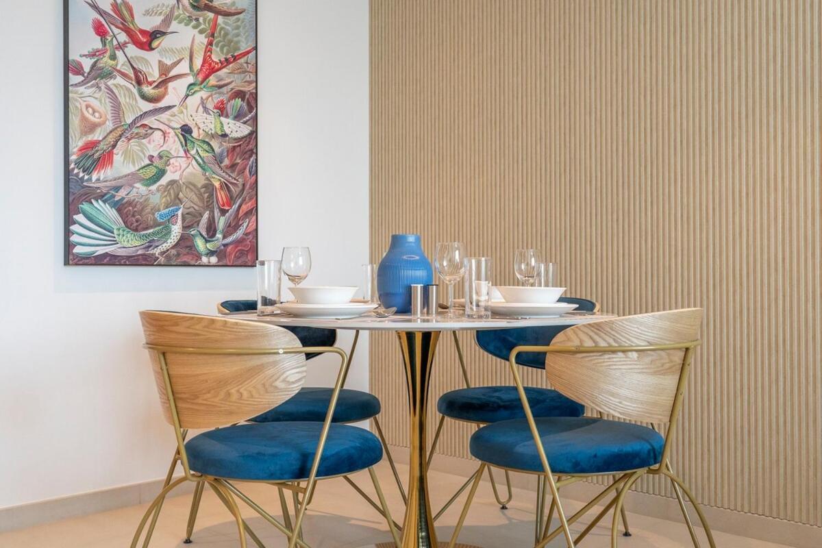 Apartment Beautiful 2-br Flat In Downtown Luxury Living At Its Dubai