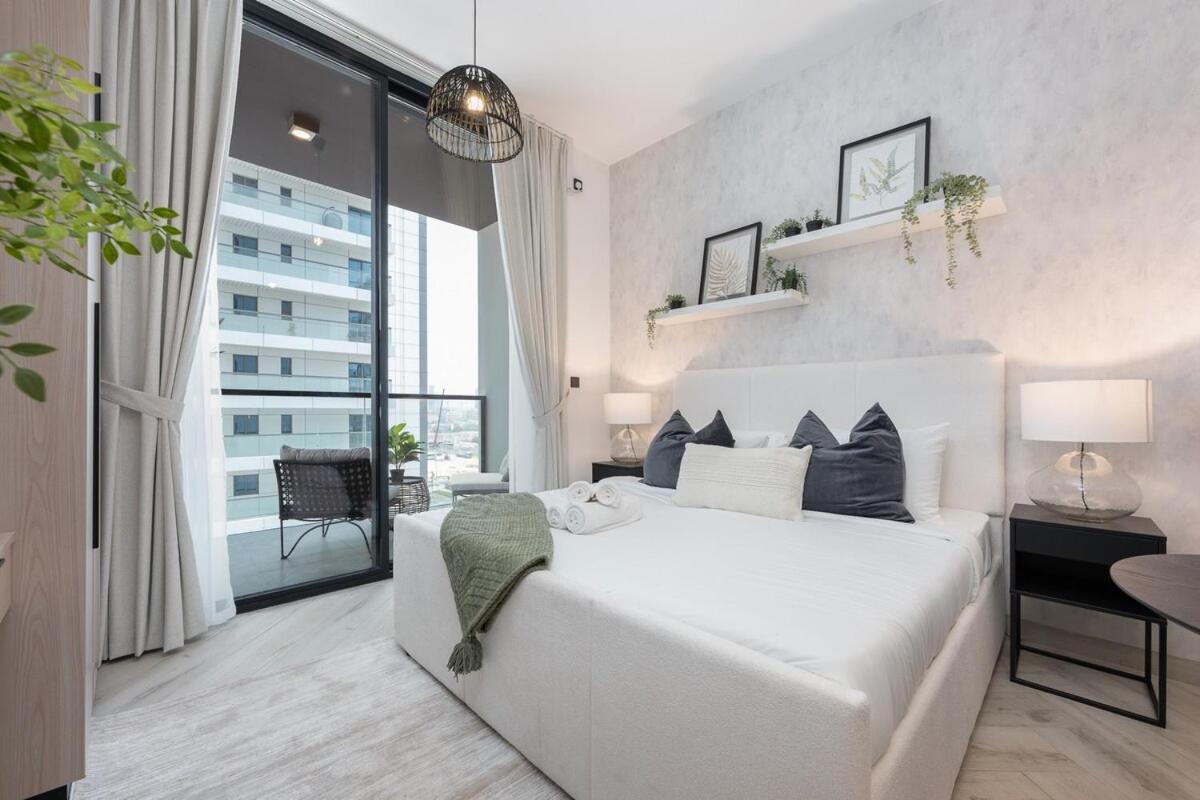 Apartment Modern With Pool View For 2 In Jvc *
