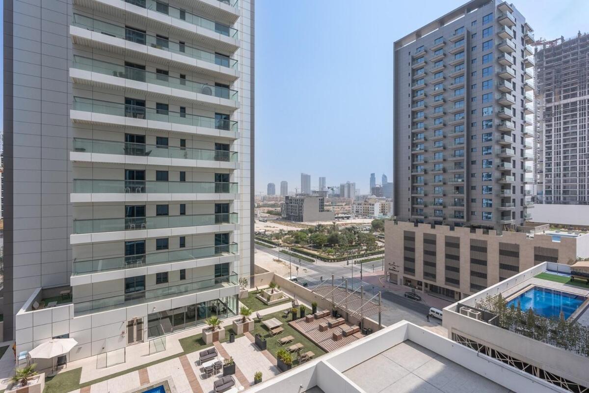 Modern With Pool View For 2 In Jvc Apartment