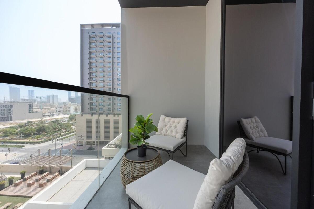 Apartment Modern With Pool View For 2 In Jvc