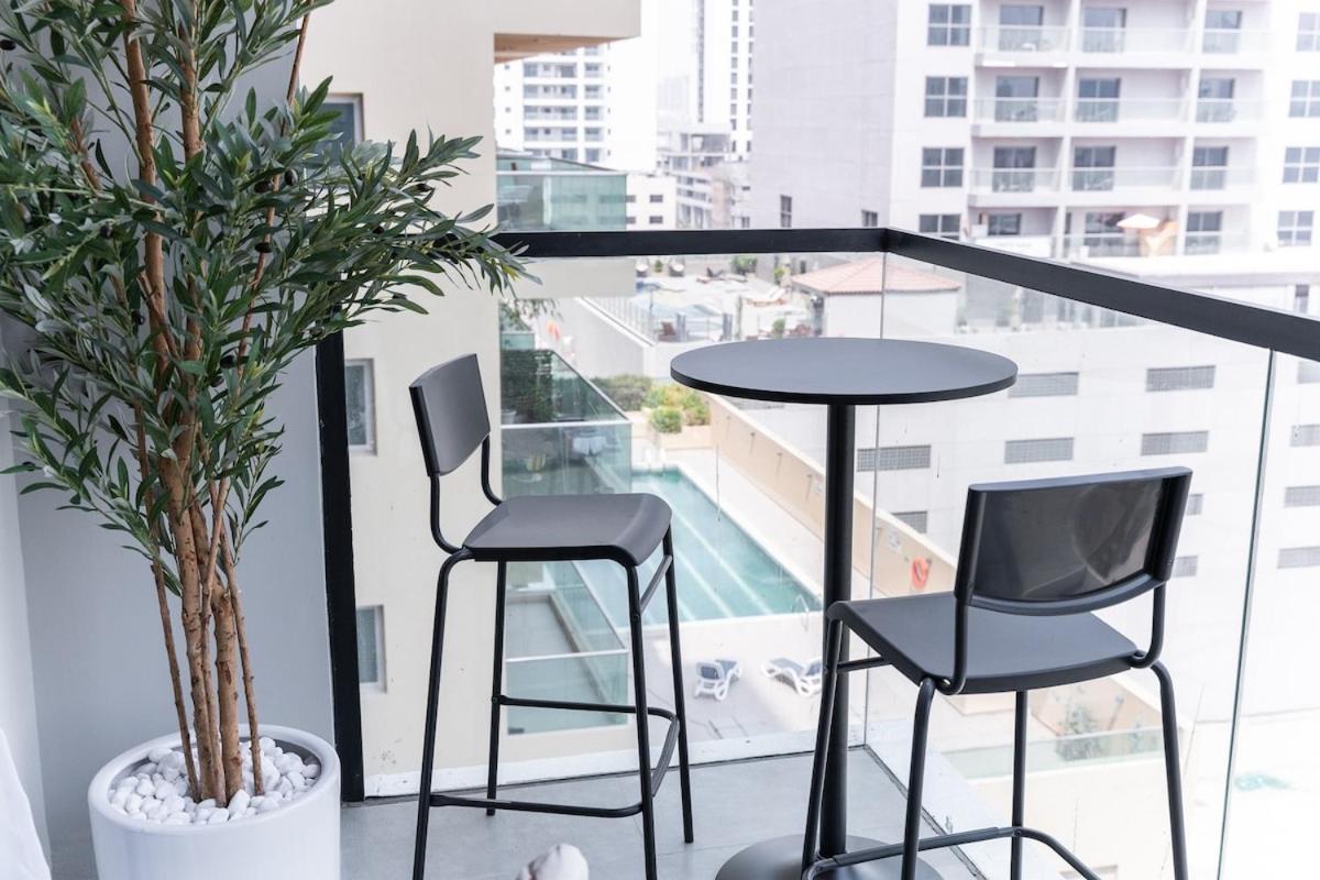 Modern With Pool View For 2 In Jvc *