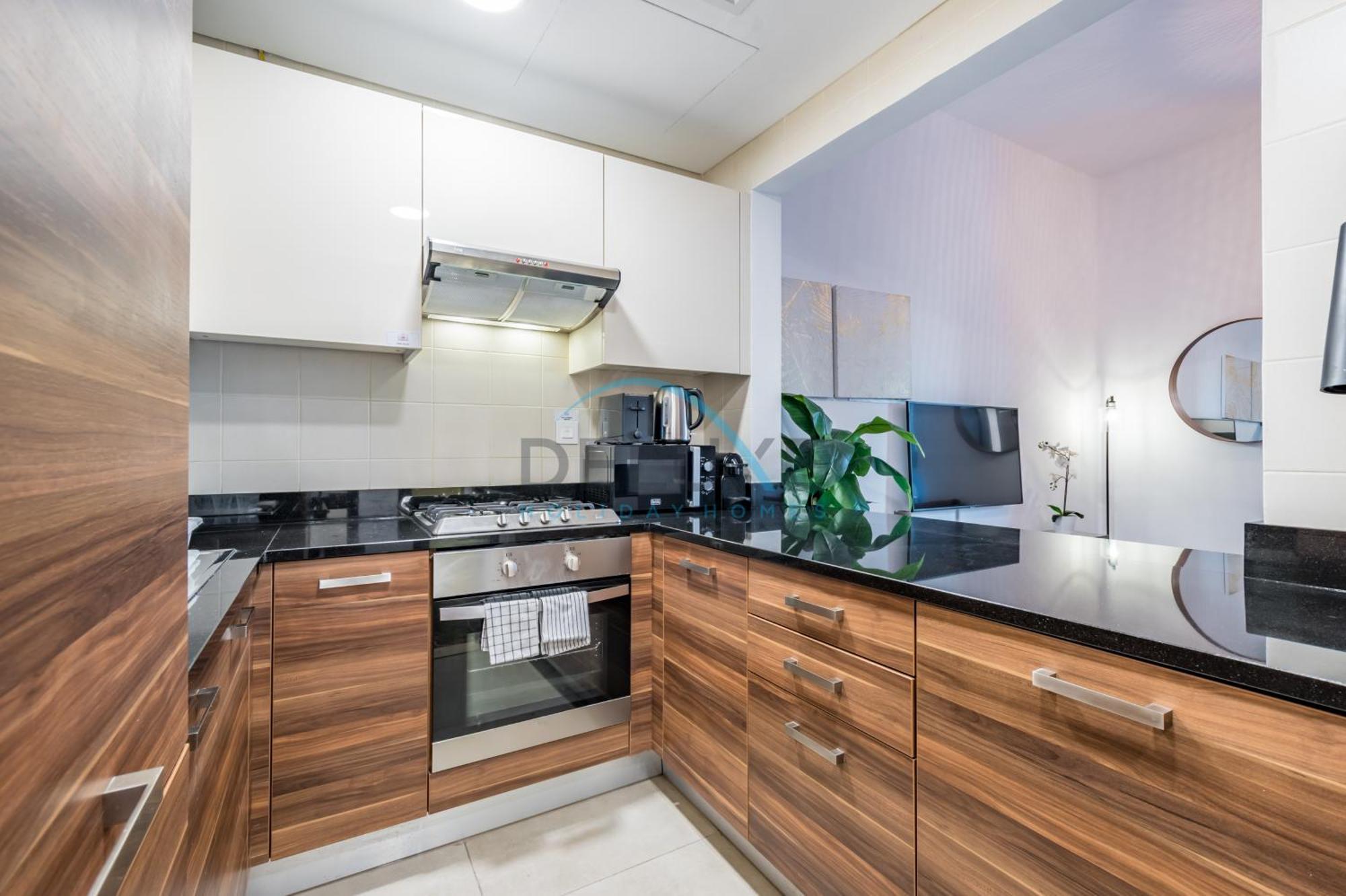 Cozy 1br Getaway In Sparkle Tower 3, Marina Buy Deluxe Homes