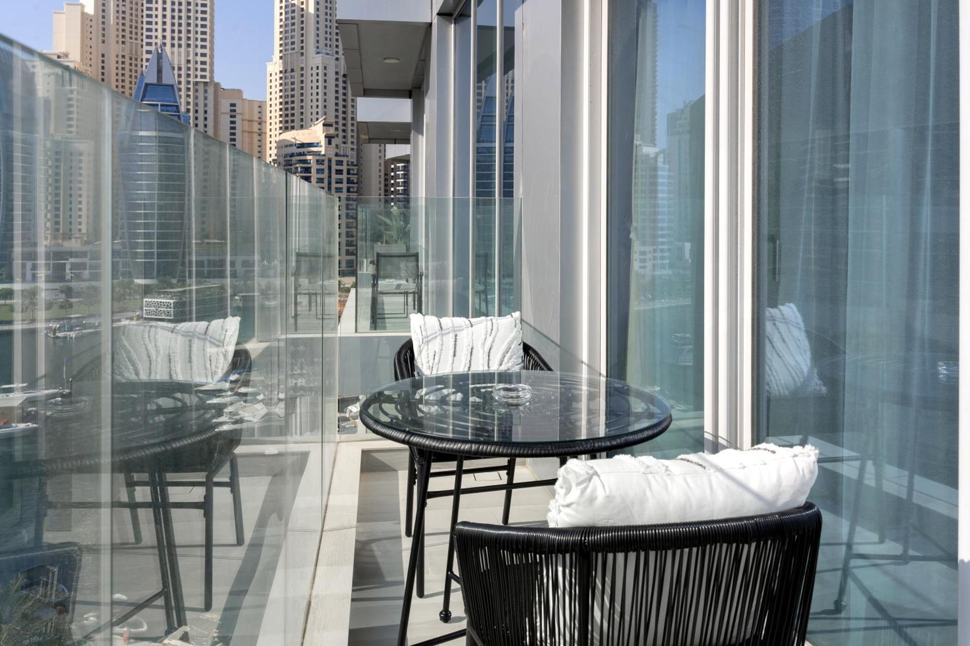 Brand New 1 Bedroom With Marina Canal View Apartment