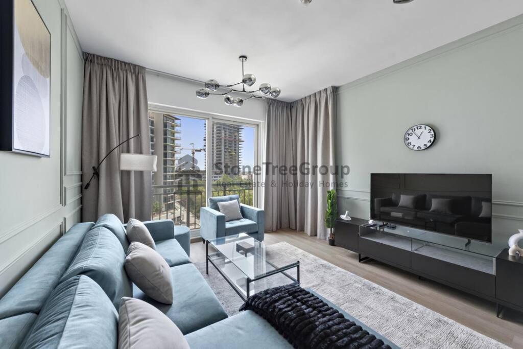 Stylish 1 Bedroom In Unique Location Apartment *