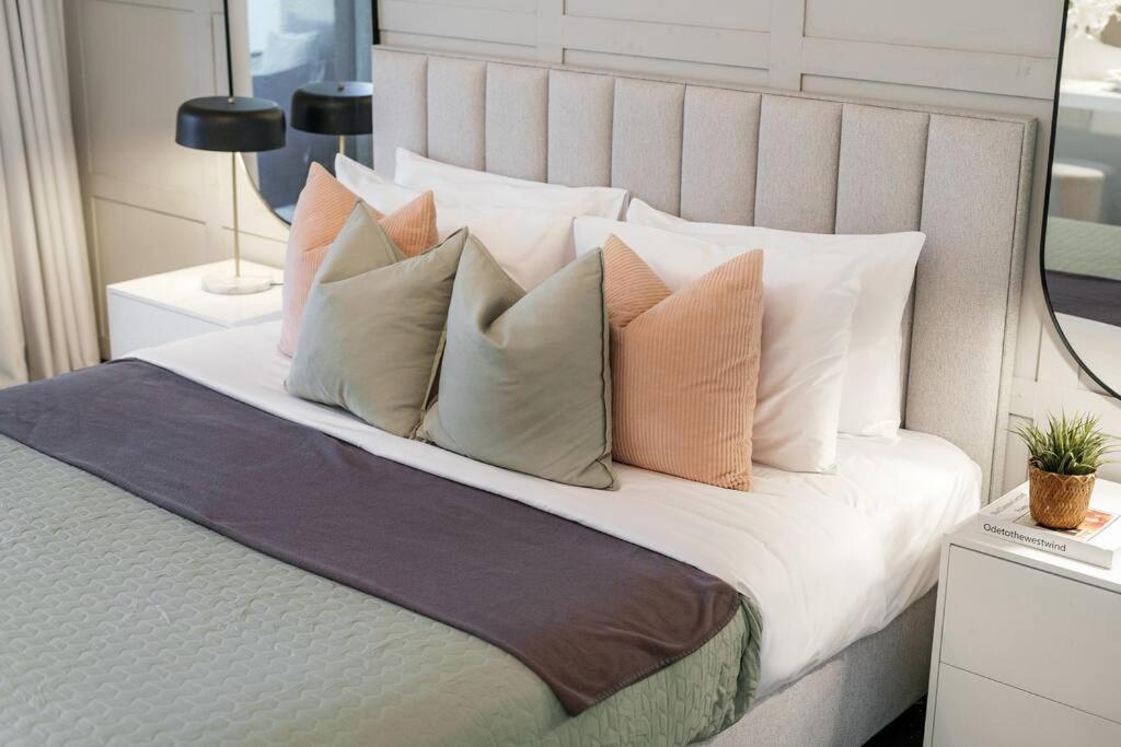 Luxury 2br And Maid With Stunning Marina View Apartment *
