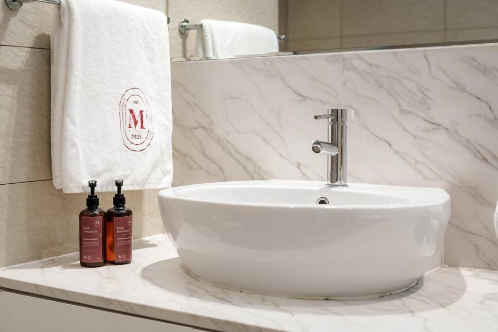 Luxury 2br And Maid With Stunning Marina View Apartment Dubai