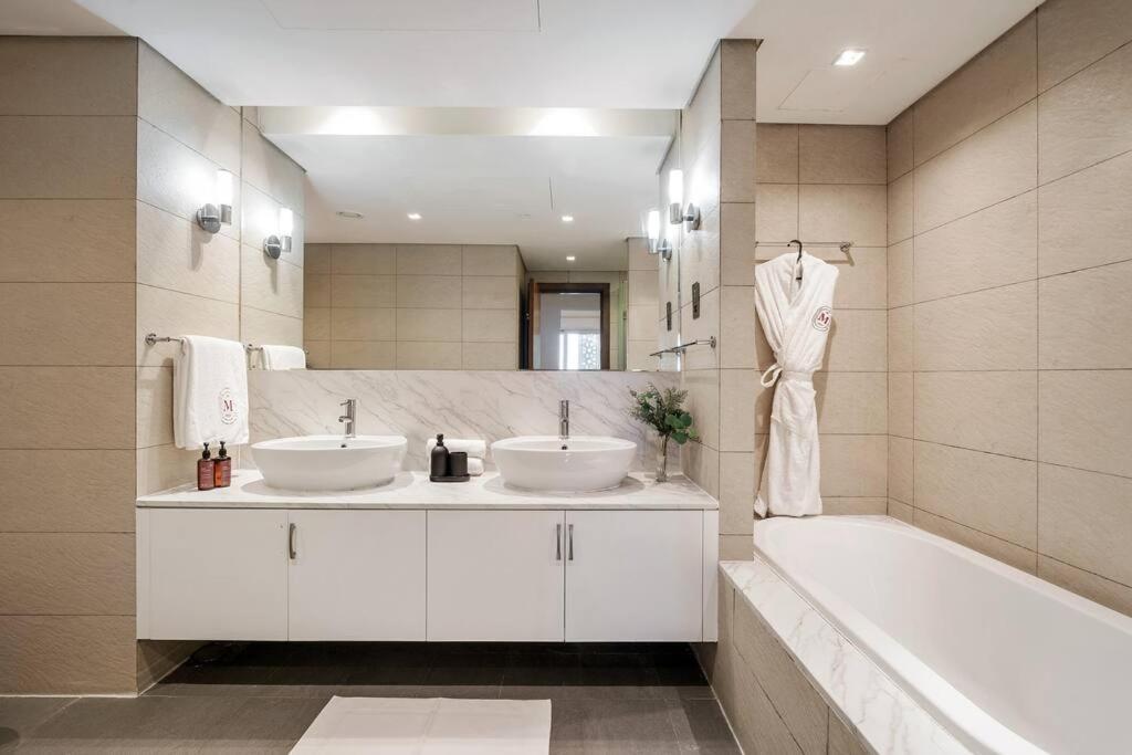 Apartment Luxury 2br And Maid With Stunning Marina View Dubai